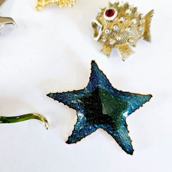 Vintage Lot of Five Figural Brooch Pins Owl Puffer Fish Starfish Seagull Lizard - Picture 6 of 8